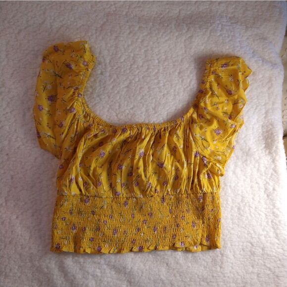 Jolie and Joy Ruffle Sleeve Elastic Bottom Crop Top - Picture 3 of 5